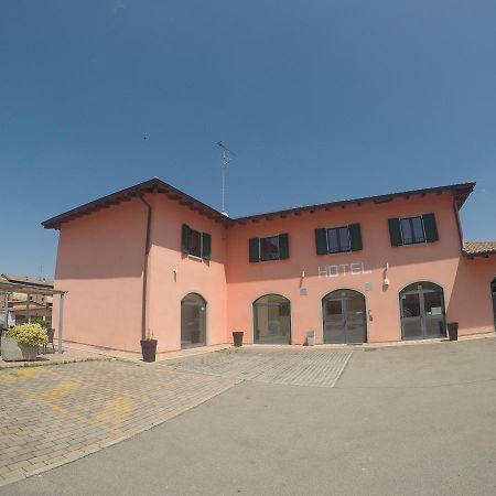 Hotel Barabba Quattro Castella Luaran gambar