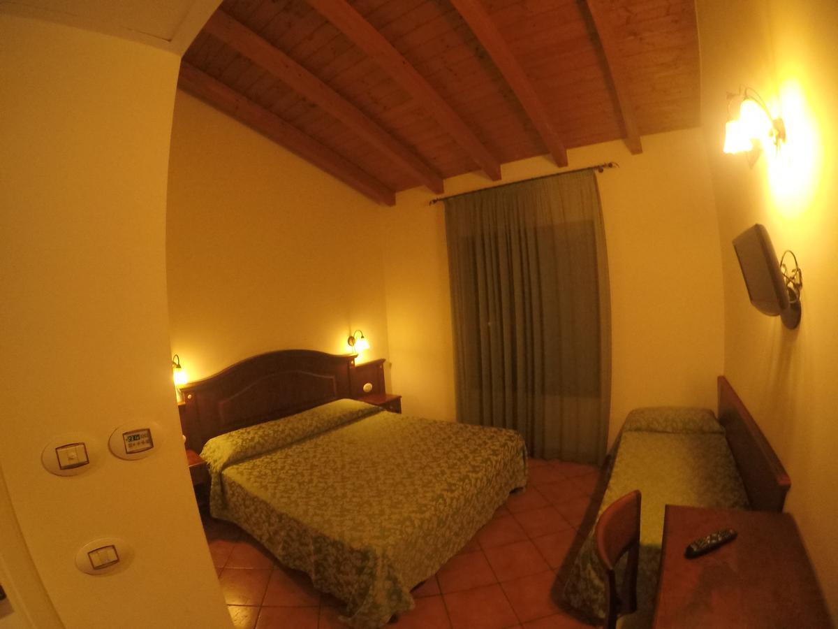 Hotel Barabba Quattro Castella Luaran gambar